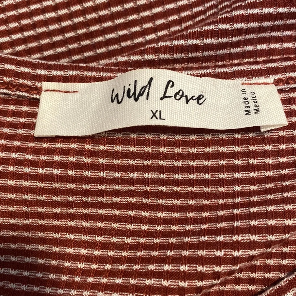 🦋Wild Love Top - Picture 3 of 4